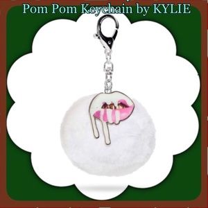 🔻FINAL $🆕Auth/LTD.ED.⭐️Kylie Pom Pom Keychain